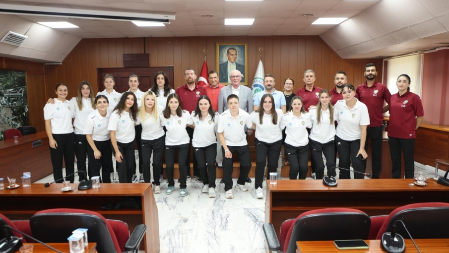 Kazım Kurt spor politikalarını eleştirdi: “Türk kızlarına güveniyoruz”